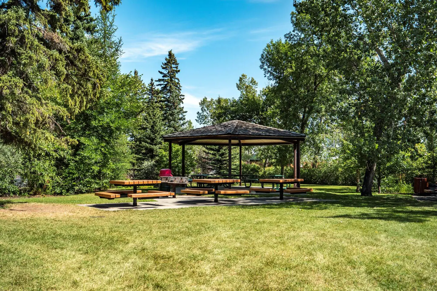 Lake Bonavista community in Calgary